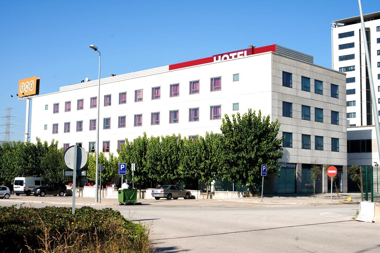 Hotel Cim Valles Санта Перпетуа де Могуда Екстериор снимка