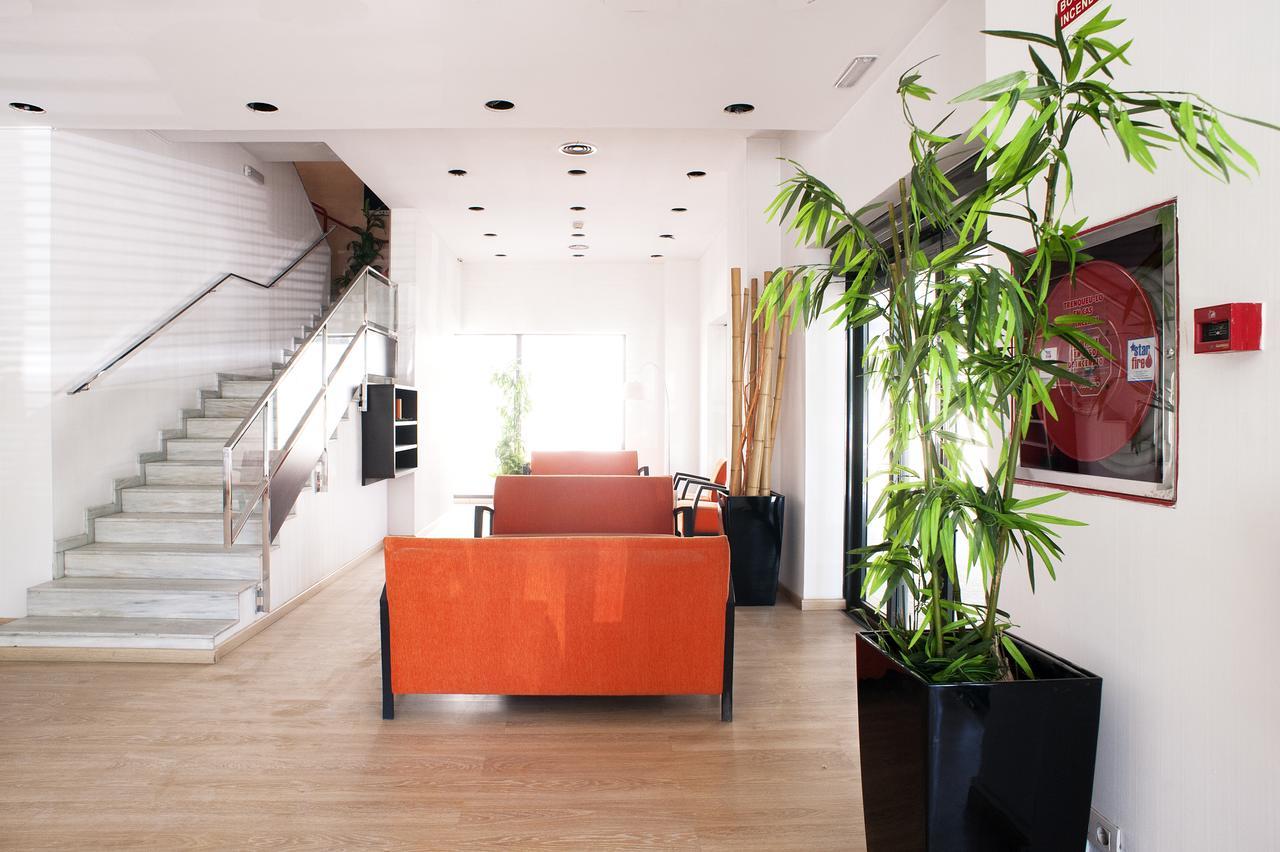 Hotel Cim Valles Санта Перпетуа де Могуда Екстериор снимка