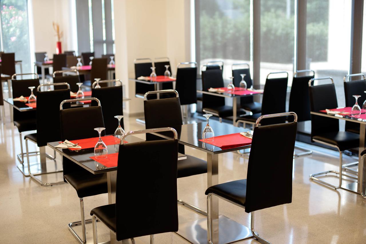 Hotel Cim Valles Санта Перпетуа де Могуда Екстериор снимка