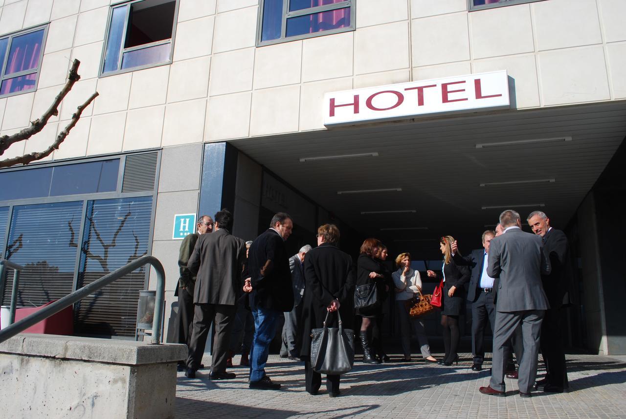 Hotel Cim Valles Санта Перпетуа де Могуда Екстериор снимка