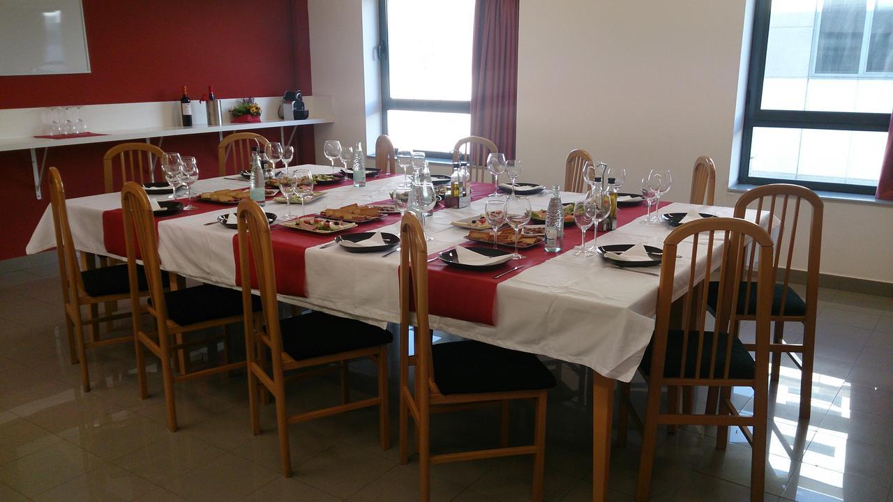 Hotel Cim Valles Санта Перпетуа де Могуда Екстериор снимка