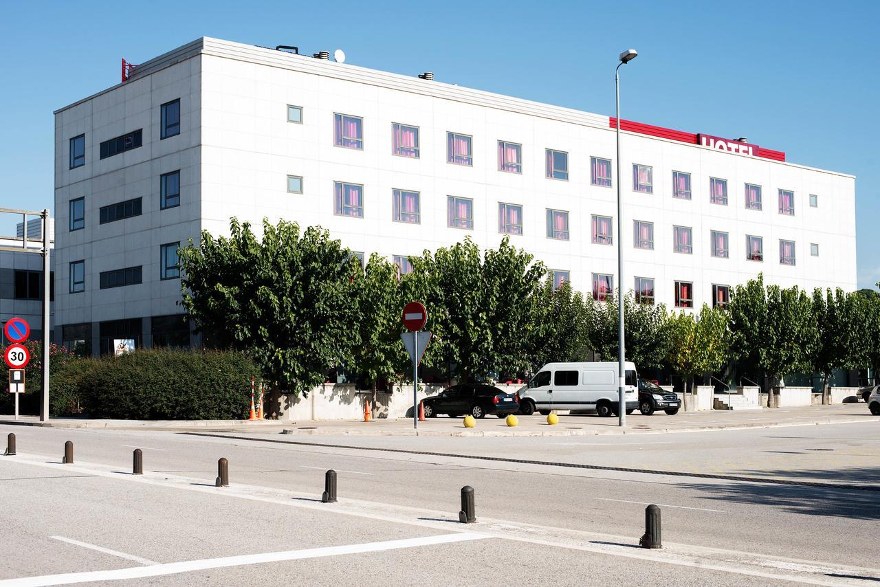 Hotel Cim Valles Санта Перпетуа де Могуда Екстериор снимка