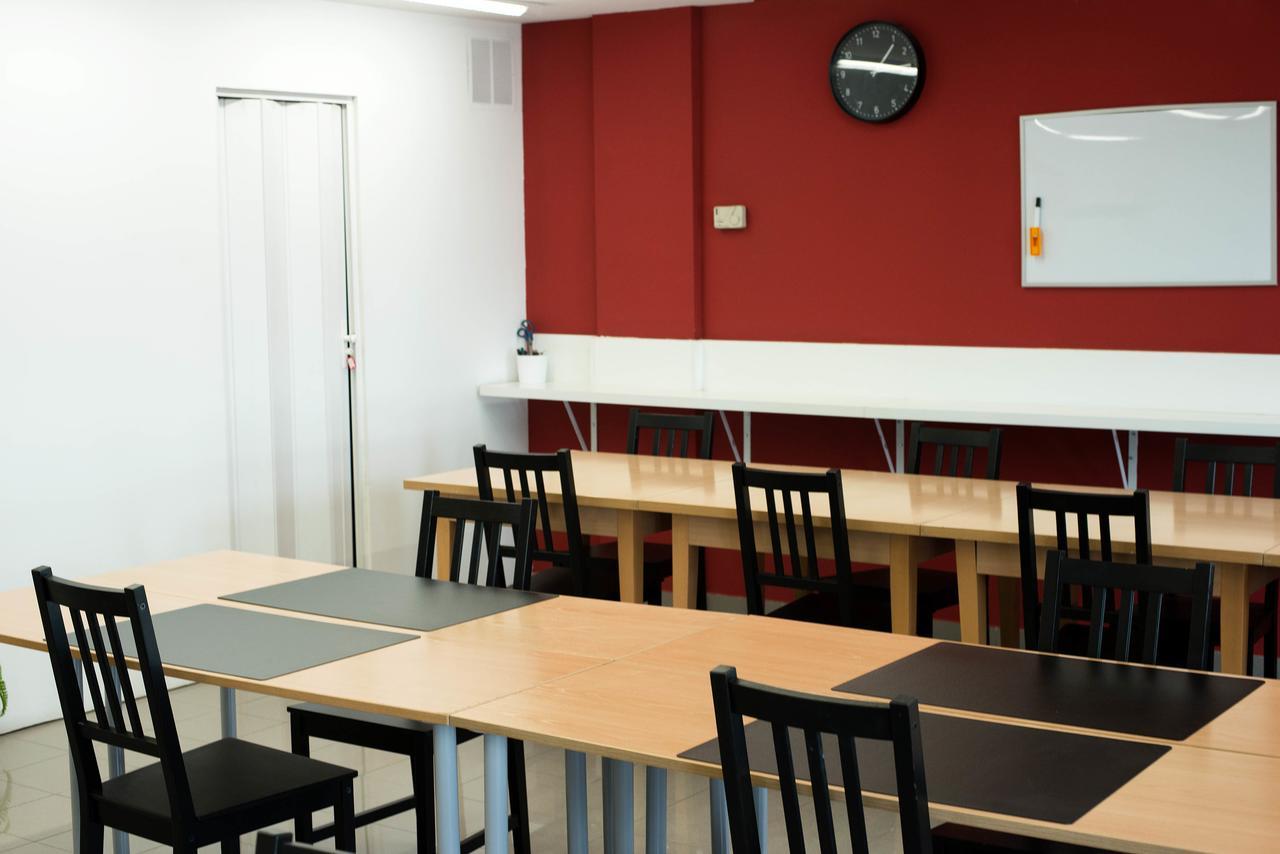 Hotel Cim Valles Санта Перпетуа де Могуда Екстериор снимка